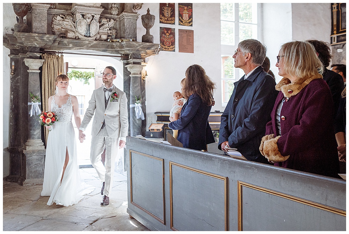 Einzug des Brautpaares, kirchliche Trauung, Hochzeit Rittergut lucklum