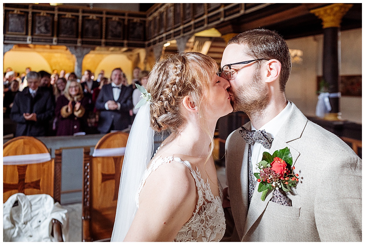 erster kuss, Hochzeitsfotograf Braunschweig, kirchliche Trauung